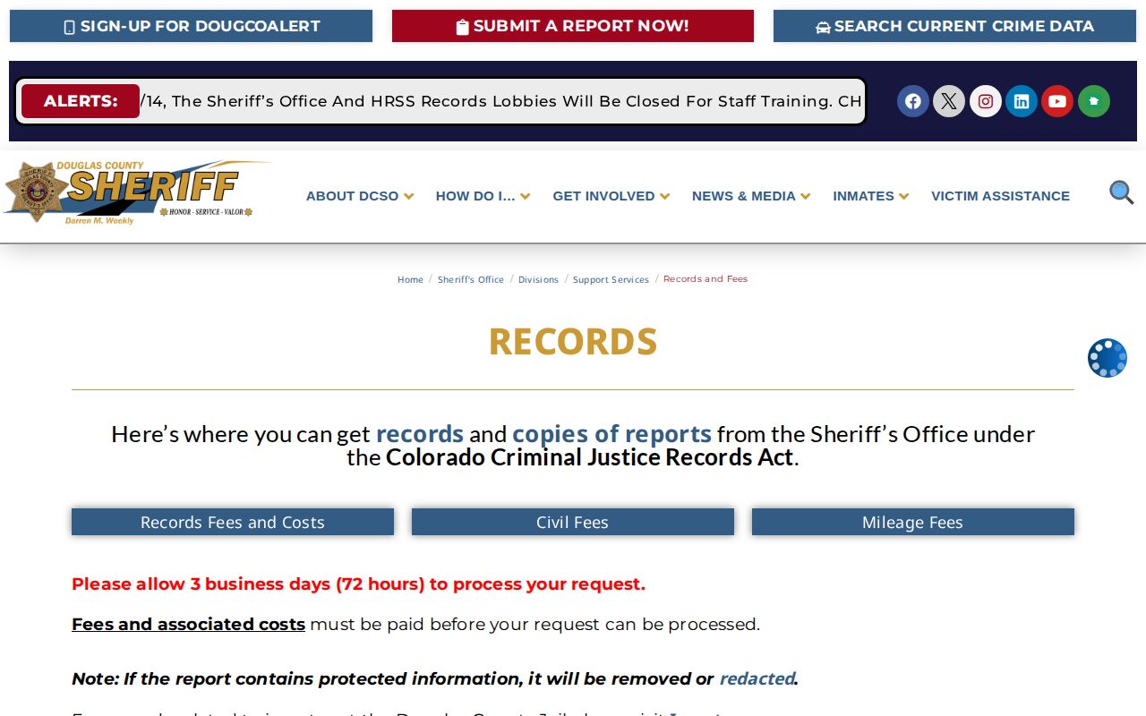 Douglas County Sheriff's Office records and fees page showing jail booking photo request options